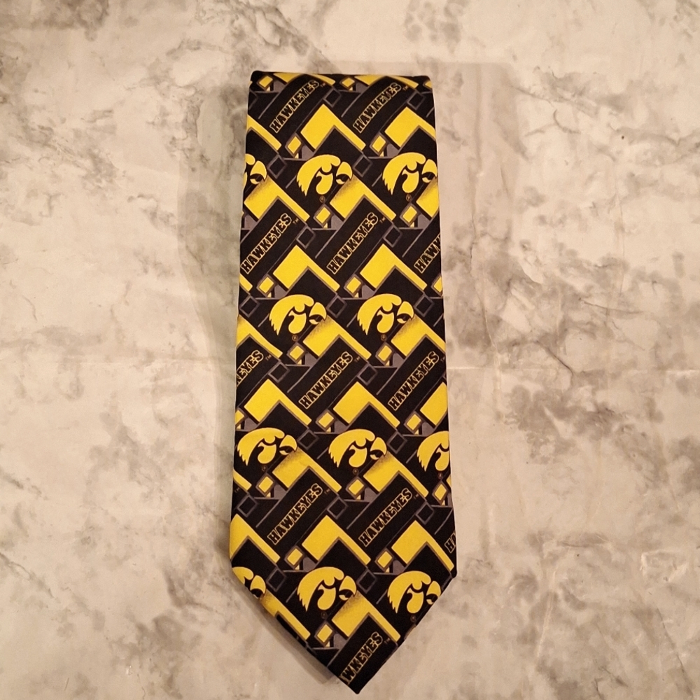 Larson Iow Hawkeyes necktie